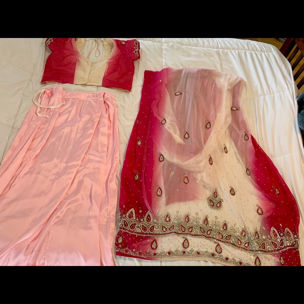 Saree - Indian Wear with Crystals !!!! Amazing !❤️
